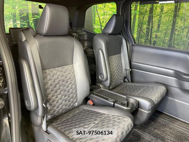 Toyota VOXY 2023-10 8360788-8