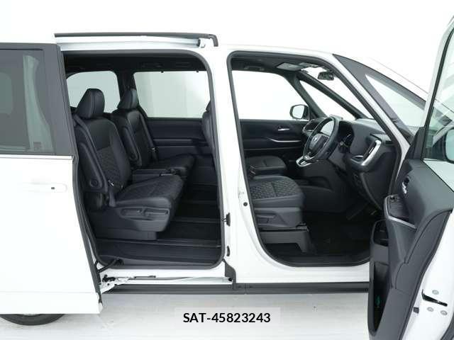 Toyota VOXY 2025-10 8360885-18