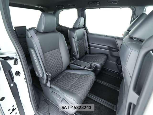 Toyota VOXY 2025-10 8360885-7