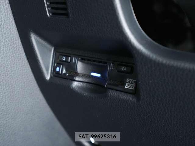 Toyota VOXY 2025-10 8360886-16