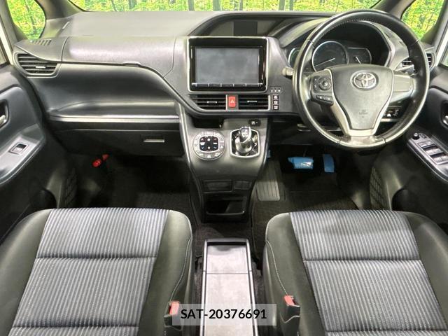 Toyota VOXY 2016-02 8360912-1