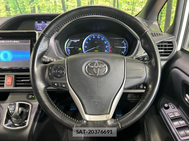 Toyota VOXY 2016-02 8360912-11