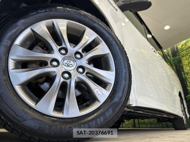 Toyota VOXY 2016-02 8360912-13