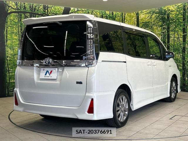 Toyota VOXY 2016-02 8360912-17