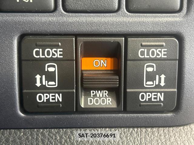 Toyota VOXY 2016-02 8360912-6