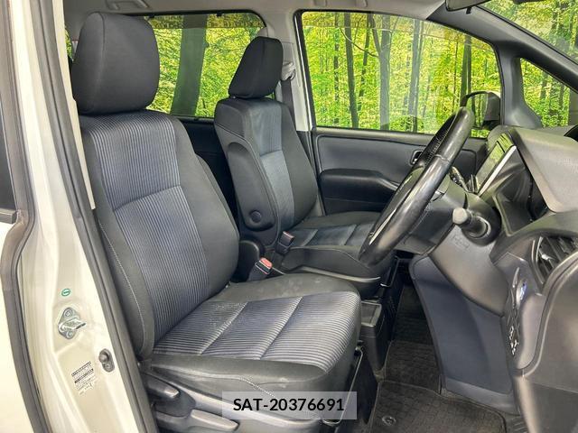 Toyota VOXY 2016-02 8360912-7
