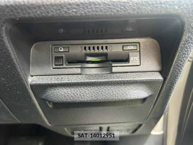 Toyota VOXY 2019-12 8360937-12