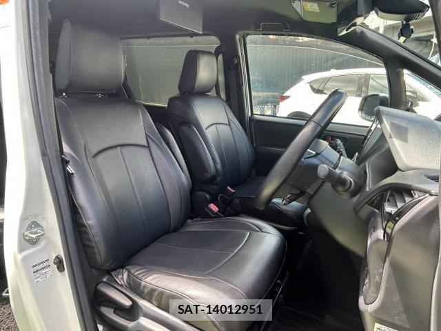 Toyota VOXY 2019-12 8360937-14