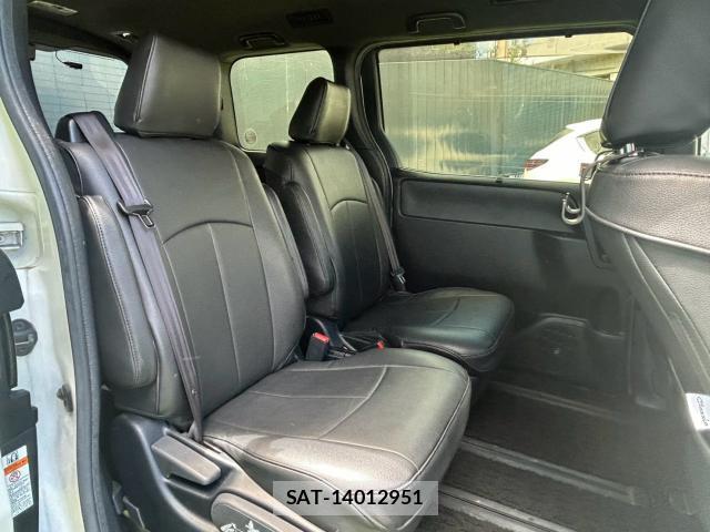 Toyota VOXY 2019-12 8360937-16