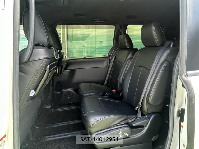 Toyota VOXY 2019-12 8360937-17