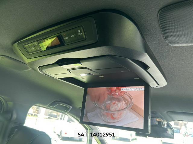 Toyota VOXY 2019-12 8360937-7