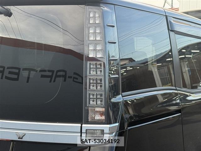 Toyota VOXY 2015-12 8360972-12