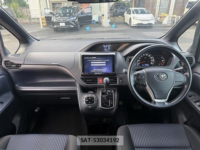 Toyota VOXY 2015-12 8360972-17