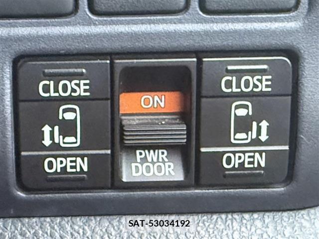 Toyota VOXY 2015-12 8360972-4