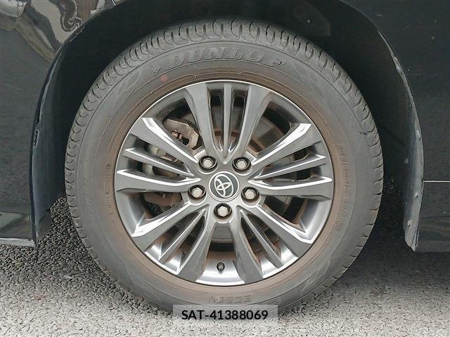 Toyota VOXY 2023-07 8360978-12