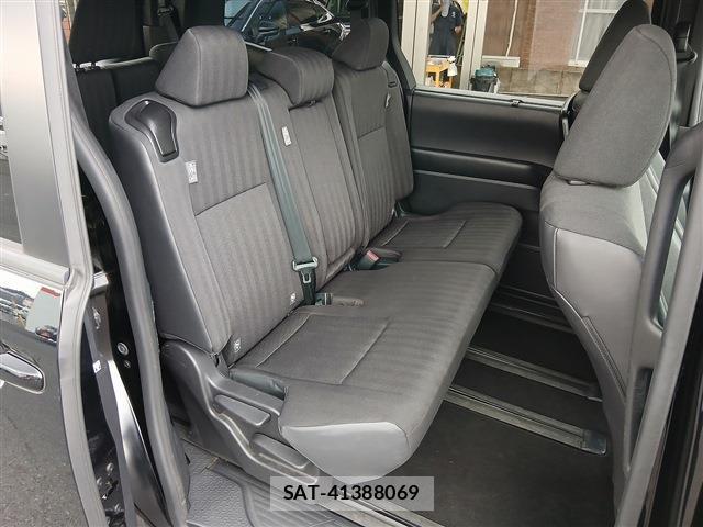Toyota VOXY 2023-07 8360978-14