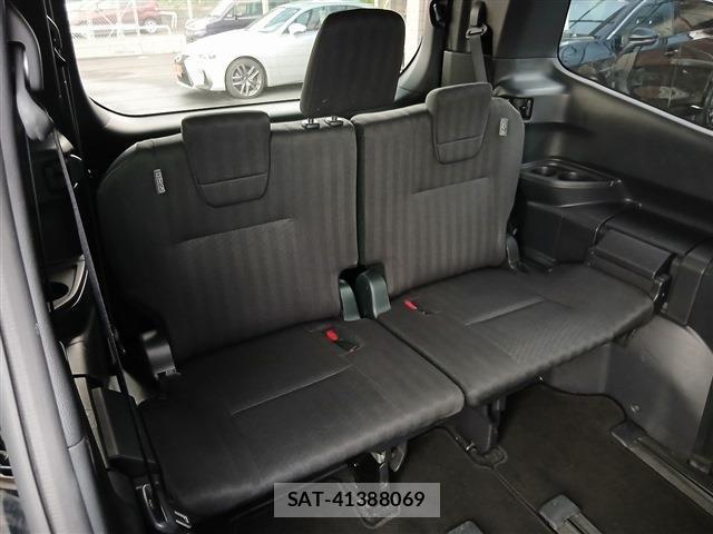 Toyota VOXY 2023-07 8360978-15
