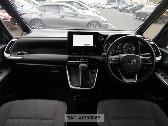 Toyota VOXY 2023-07 8360978-16