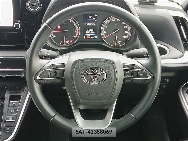 Toyota VOXY 2023-07 8360978-17