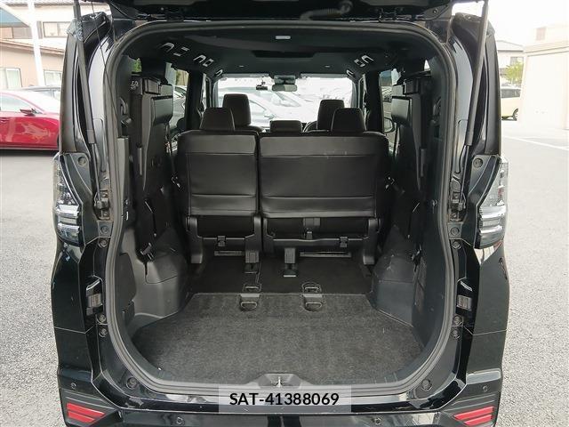 Toyota VOXY 2023-07 8360978-19