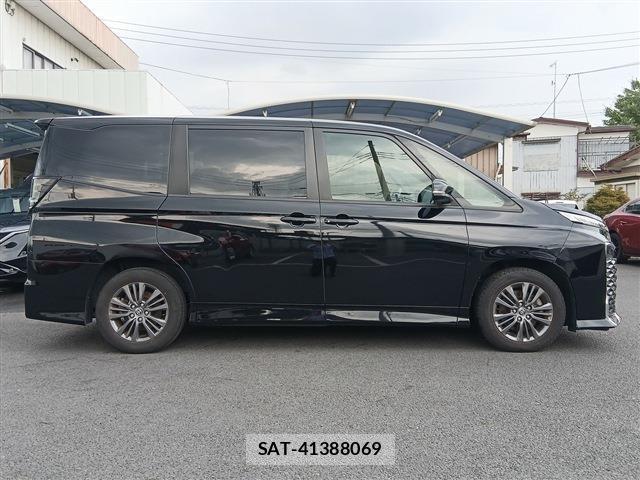 Toyota VOXY 2023-07 8360978-7