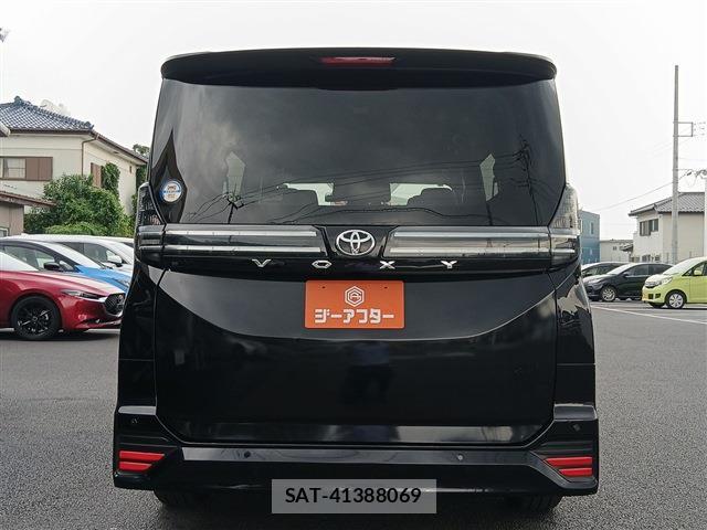 Toyota VOXY 2023-07 8360978-8