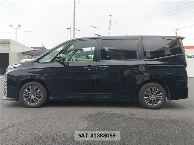 Toyota VOXY 2023-07 8360978-9