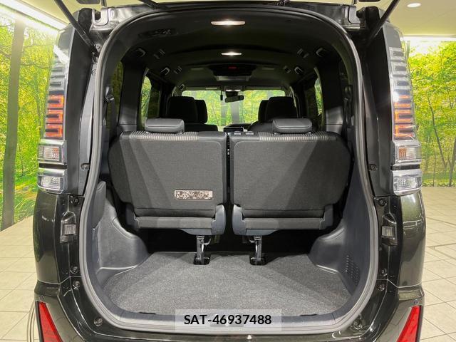 Toyota VOXY 2018-06 8361060-10