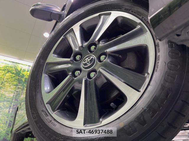 Toyota VOXY 2018-06 8361060-13