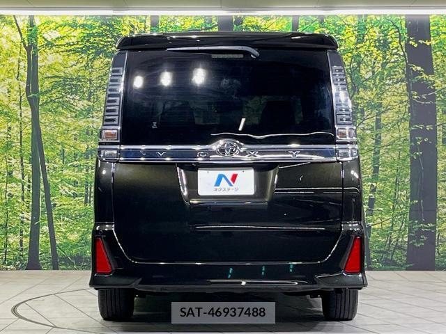 Toyota VOXY 2018-06 8361060-15