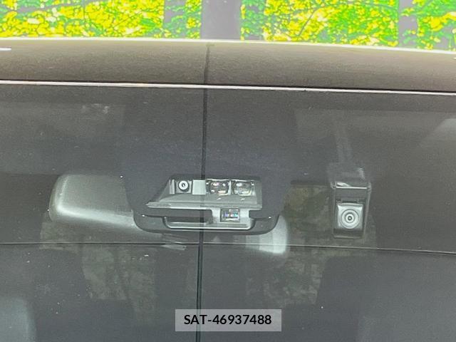 Toyota VOXY 2018-06 8361060-2