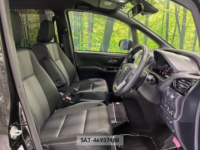 Toyota VOXY 2018-06 8361060-7
