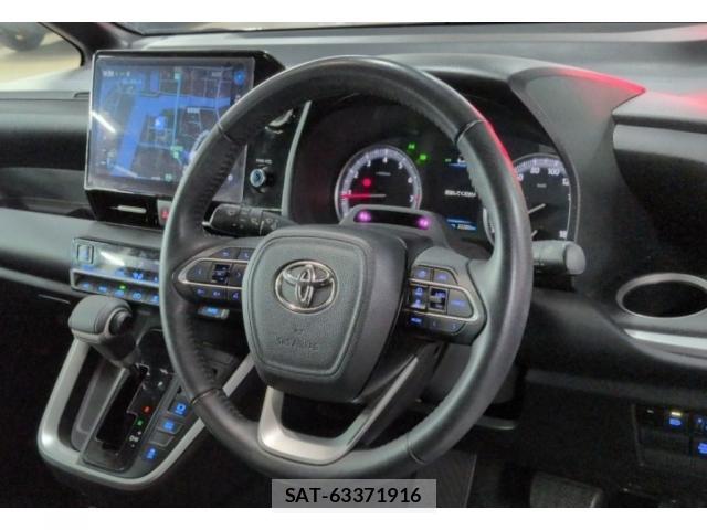 Toyota VOXY 2022-06 8361208-2
