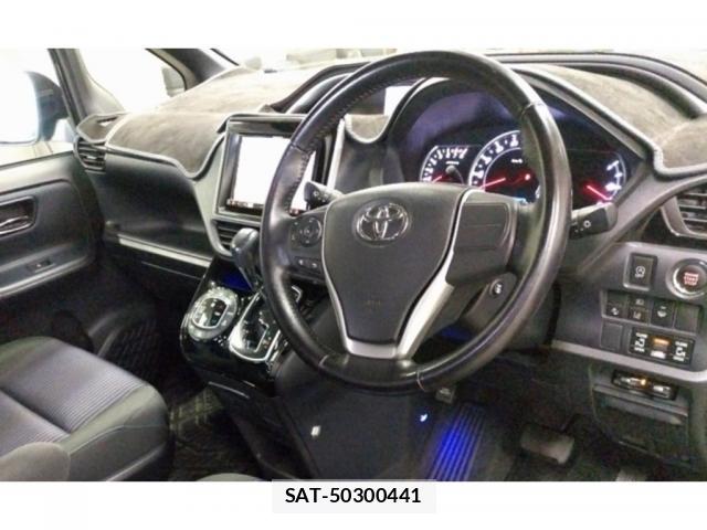 Toyota VOXY 2016-12 8361258-2