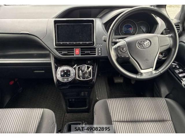 Toyota VOXY 2017-08 8361360-2