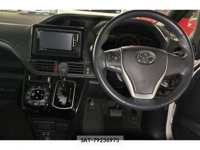 Toyota VOXY 2017-11 8361362-2