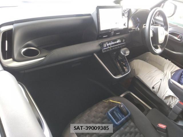 Toyota VOXY 2022-04 8361400-2