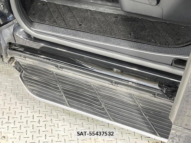 Toyota VOXY 2024-06 8361475-4