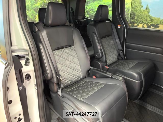 Toyota VOXY 2026-06 8361487-11