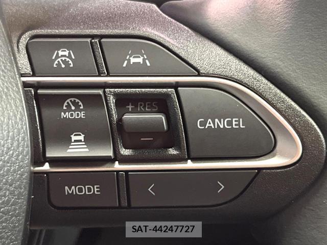 Toyota VOXY 2026-06 8361487-5