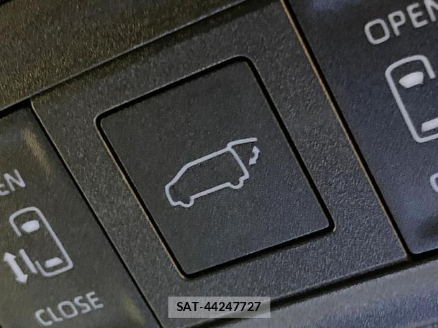 Toyota VOXY 2026-06 8361487-8