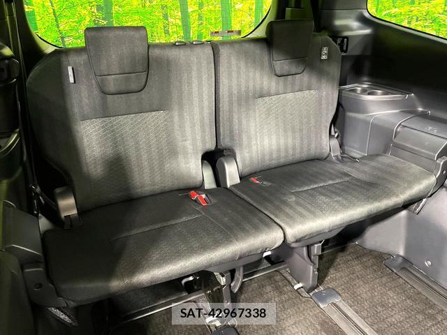 Toyota VOXY 2023-02 8361512-10