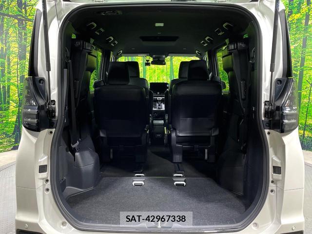 Toyota VOXY 2023-02 8361512-11