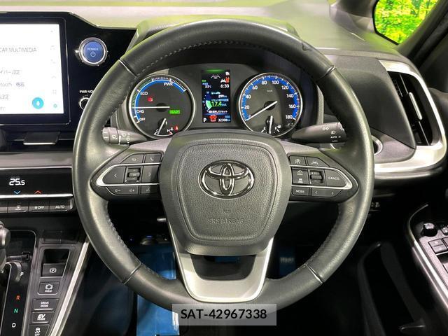 Toyota VOXY 2023-02 8361512-12