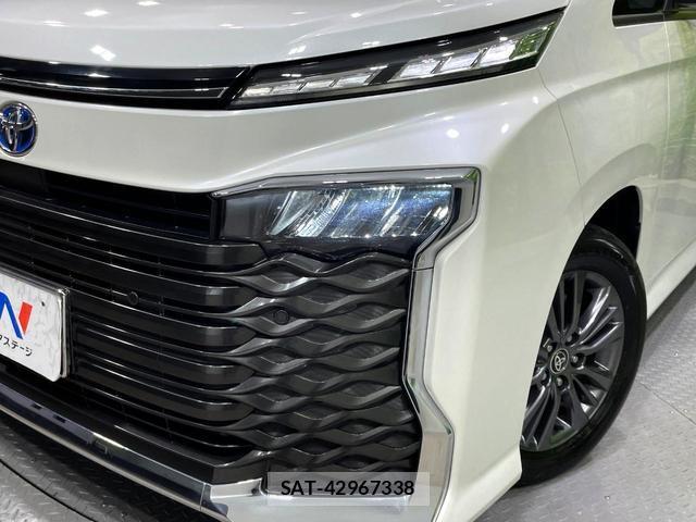 Toyota VOXY 2023-02 8361512-13