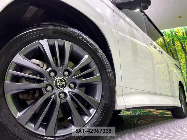 Toyota VOXY 2023-02 8361512-14