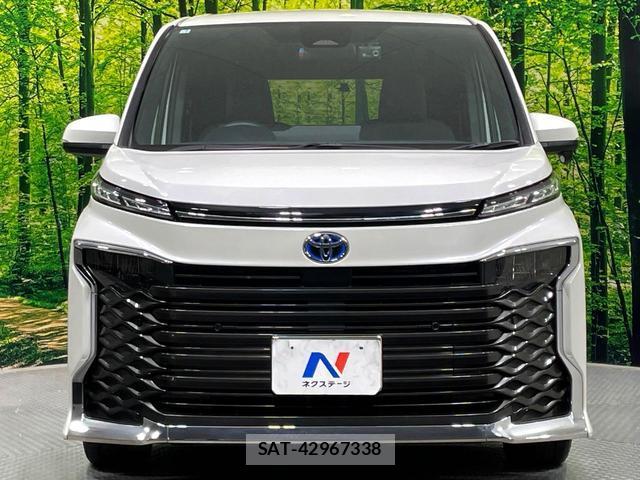 Toyota VOXY 2023-02 8361512-15