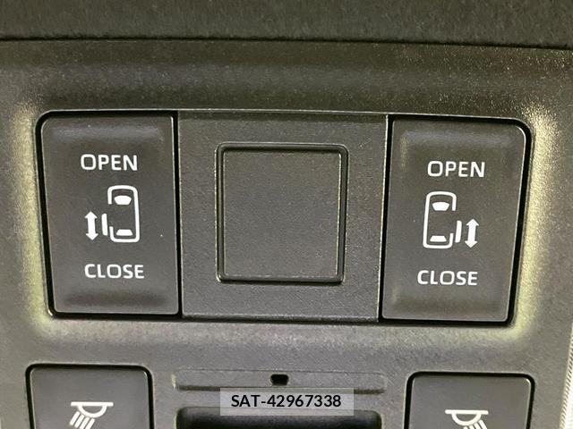 Toyota VOXY 2023-02 8361512-4