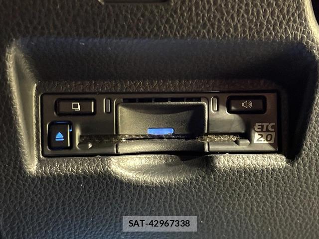 Toyota VOXY 2023-02 8361512-6