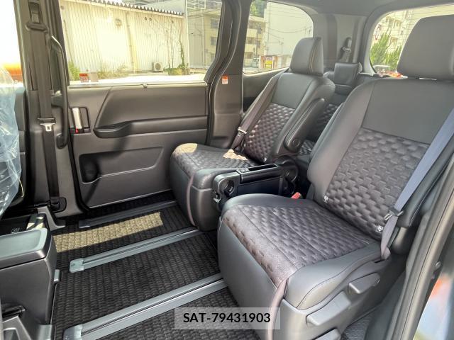 Toyota VOXY 2026-07 8361719-6